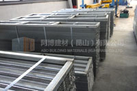 Metal rib forming lath