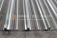 Metal rib forming lath