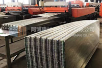 Metal rib forming lath